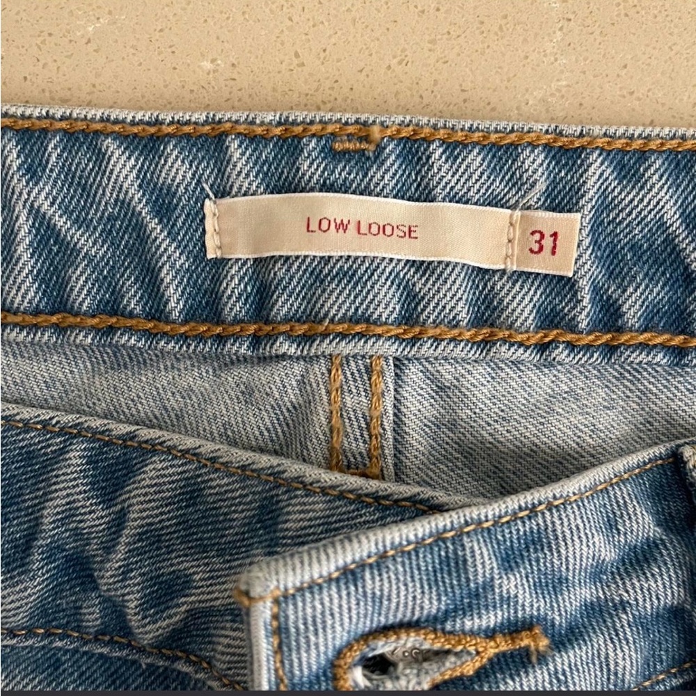 Women’s Distressed Light Blue Levi’s Loose Fitting Jeans - Picture 2 of 5